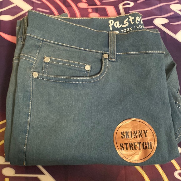 Brand New Plus size Skinny Jeans!! - Picture 1 of 2